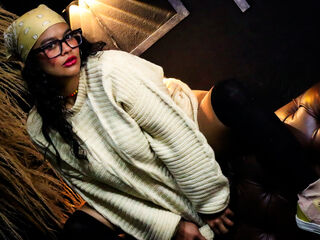 camslut showing tits ZiaNoir