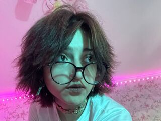 cam girl playing with dildo ZoilaFroman